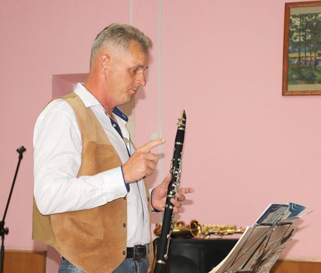 От кларнета до саксофона. В детской школе искусств прошел сольный концерт Игоря Бондарева «30 лет спустя»